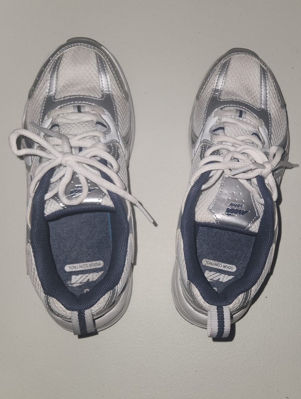 White & Silver Avia 5000 Athletic Sneakers - Size 8 - Picture 6 of 10